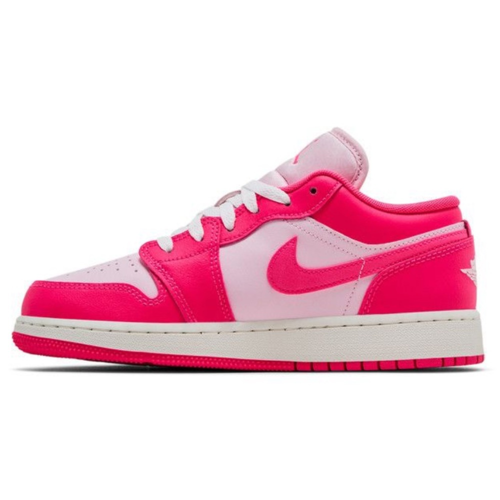 Jordan 1 low
'Valentine’s Day'
Brand new - Picture 8 of 11